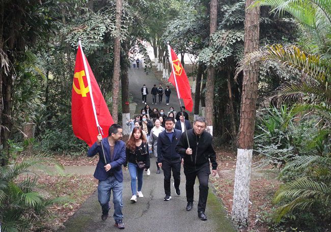 徒步走。張釗林 攝（修圖）.jpg